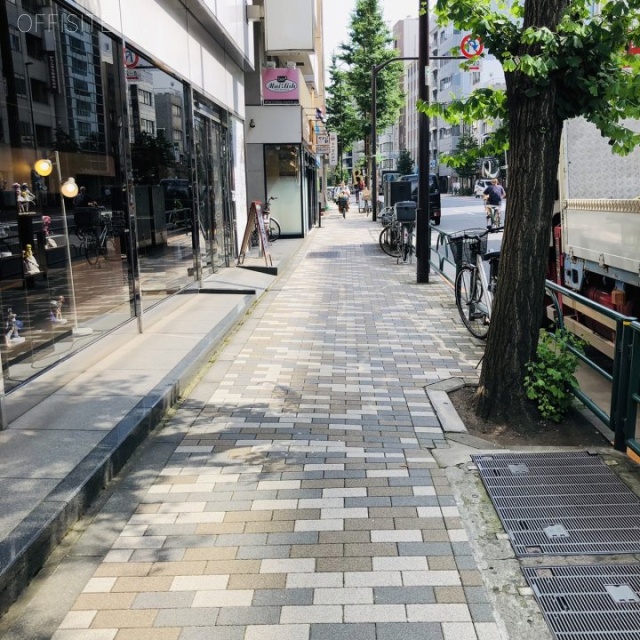 OSビル 前面歩道