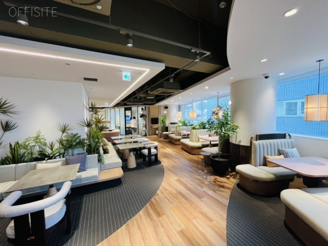 NOW/HERE新宿四谷 エントランス