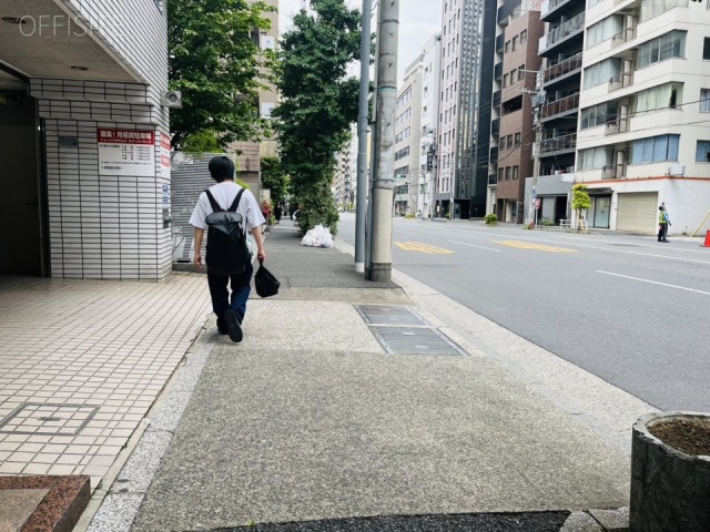 ニューイワサキビル　前面歩道