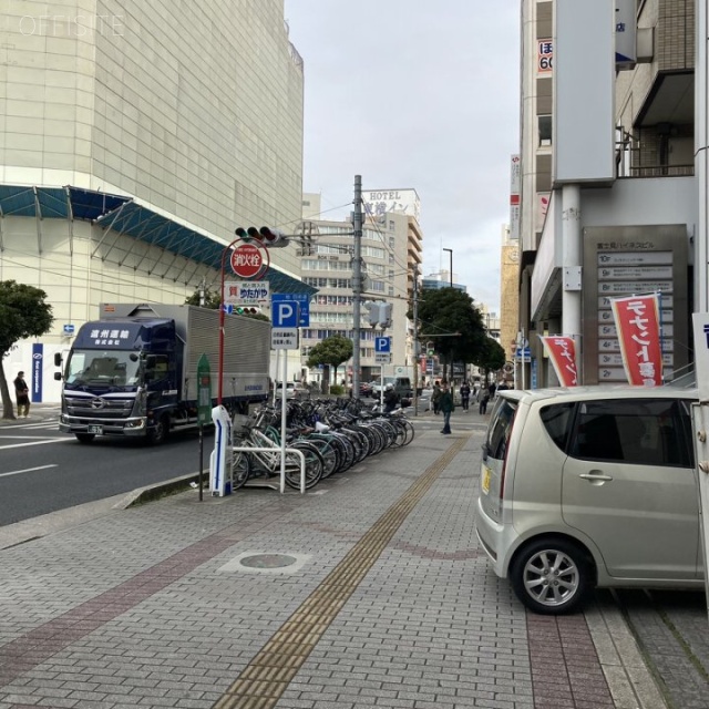 富士見ハイネスビル ビル前面道路