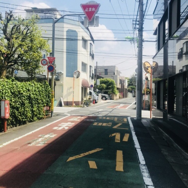 ウィング246 ビル前面道路