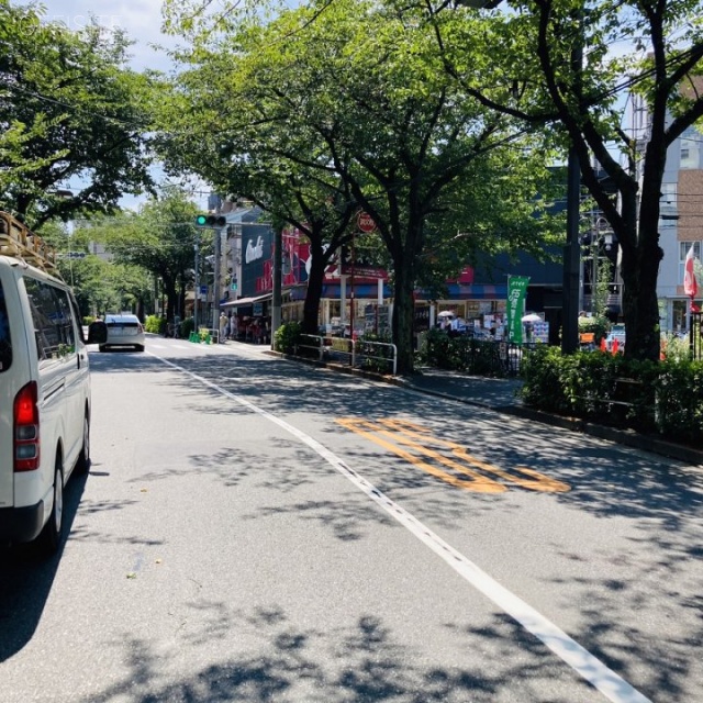 かむろ坂オーカス ビル前面道路