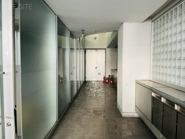 日平本郷ビル　エントランス