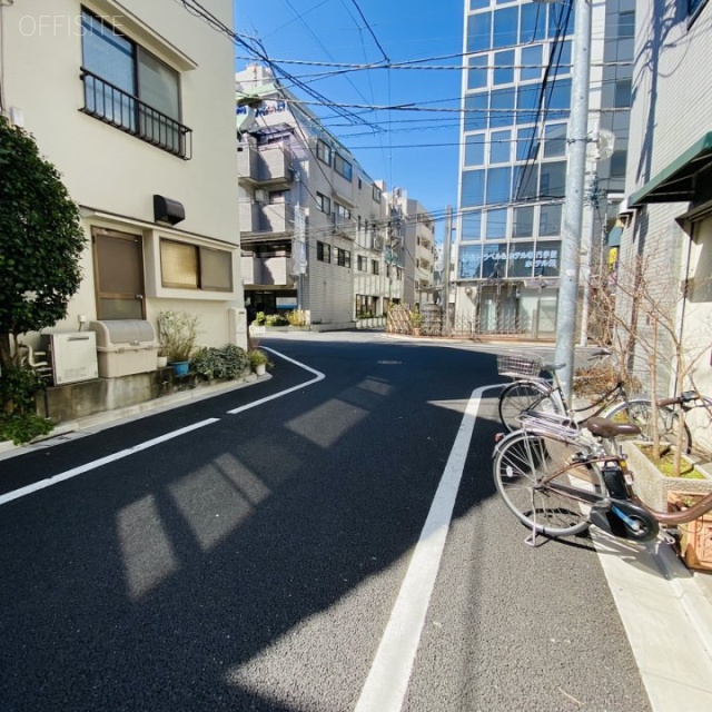 AGビル ビル前面道路