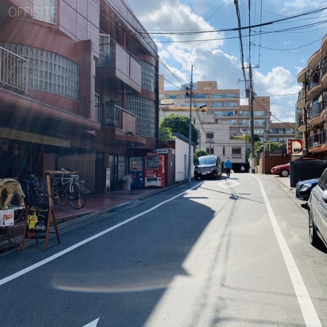 三愛ビル竹館 ビル前面道路