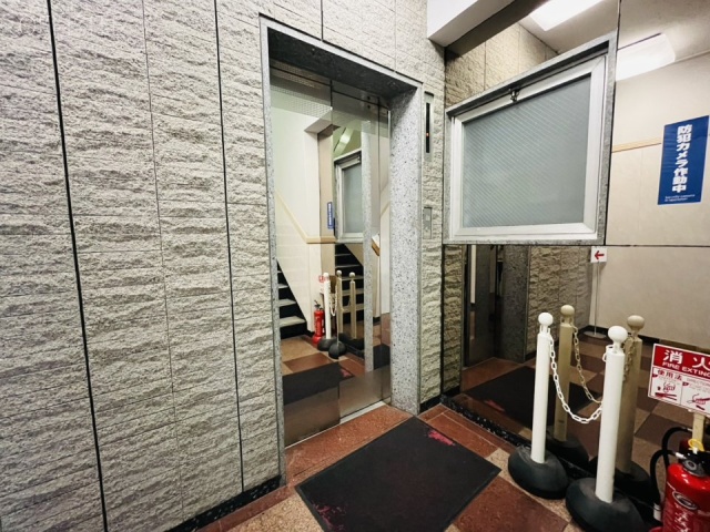 東和八重洲ビル エントランス