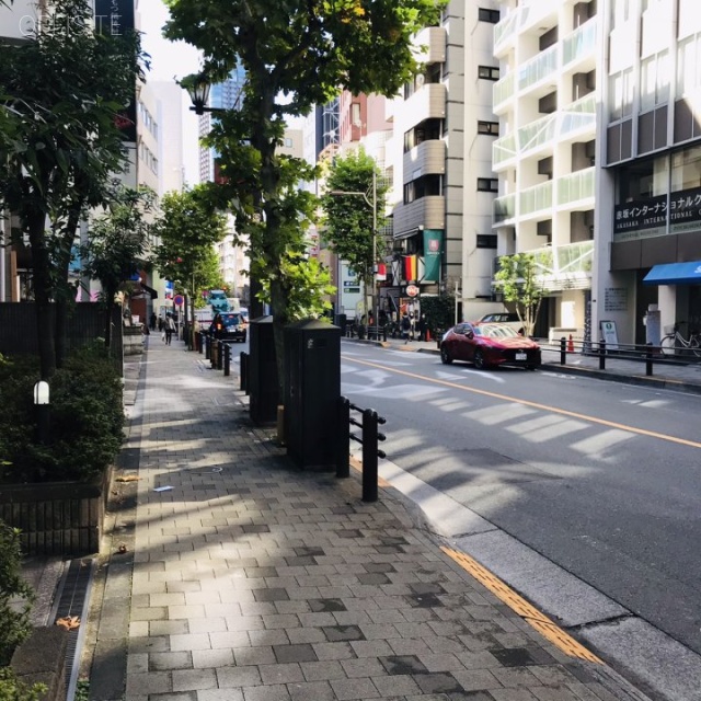 赤坂サントミビル ビル前面道路