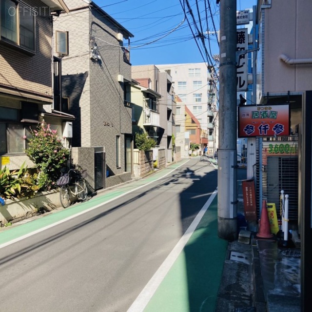 アークビル ビル前面道路