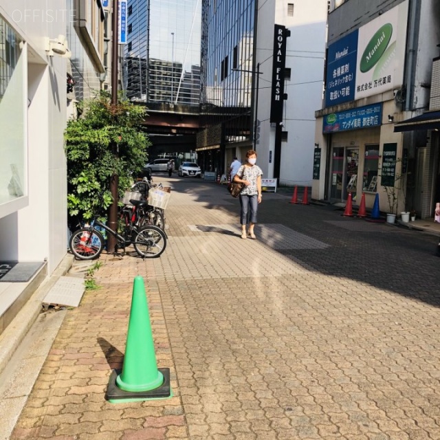 羽山ビル ビル前面道路