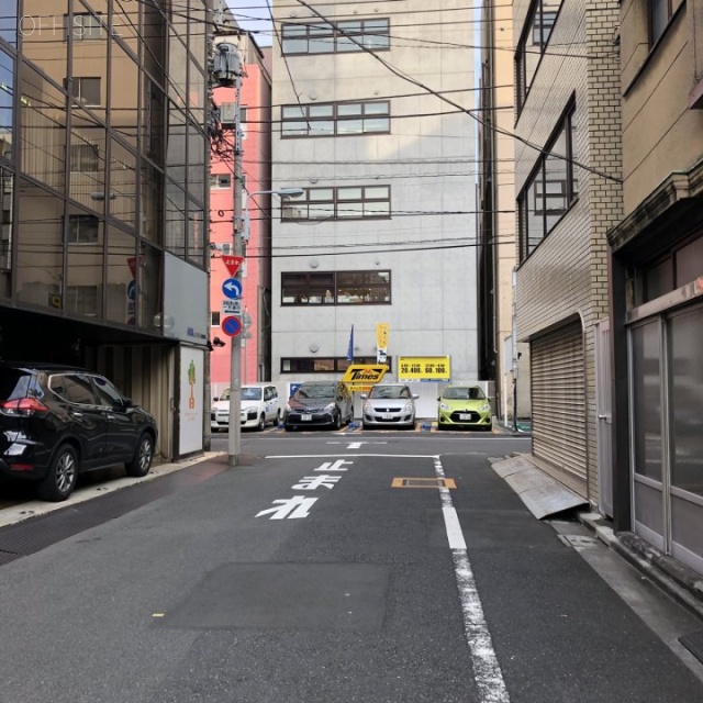 アーバンアートビル ビル前面道路