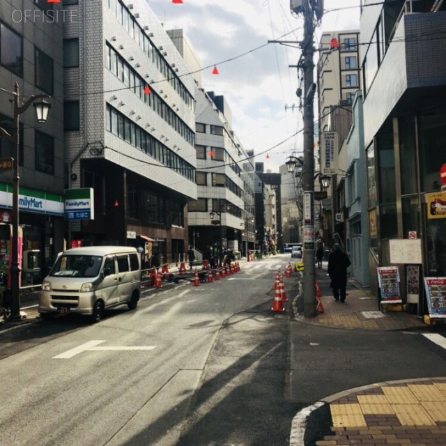 八丁堀鈴らん通りビル　ビル前面道路