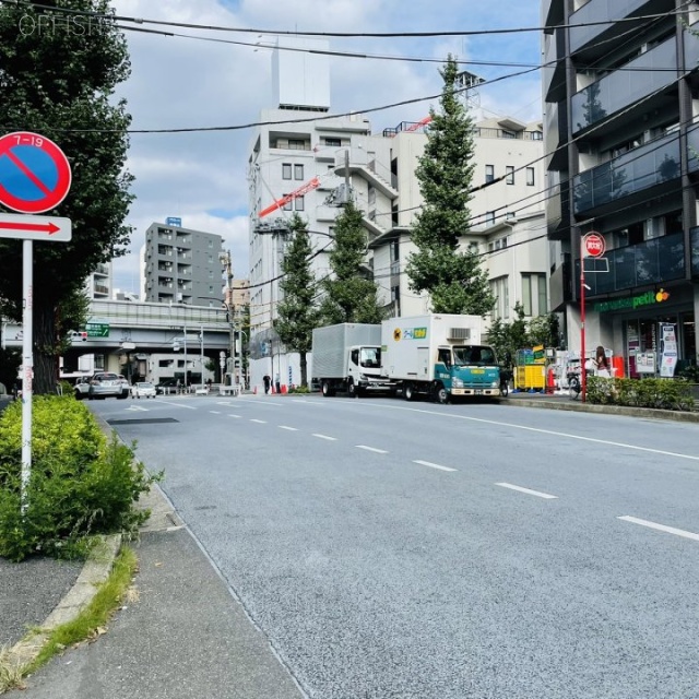 NCN南青山 前面道路