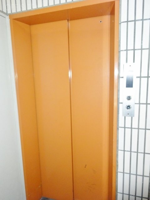 三雄舎ビル エレベーター