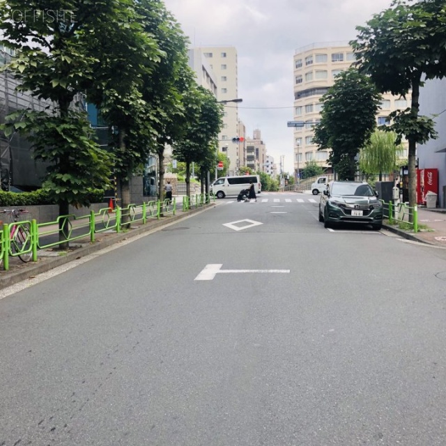 白鳥ビル　ビル前面道路