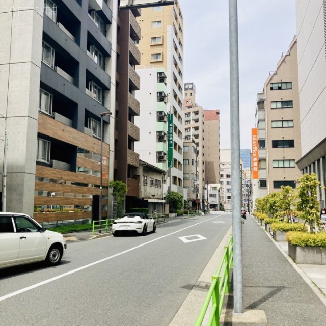 東京ダイヤビルディング2号館 ビル前面道路