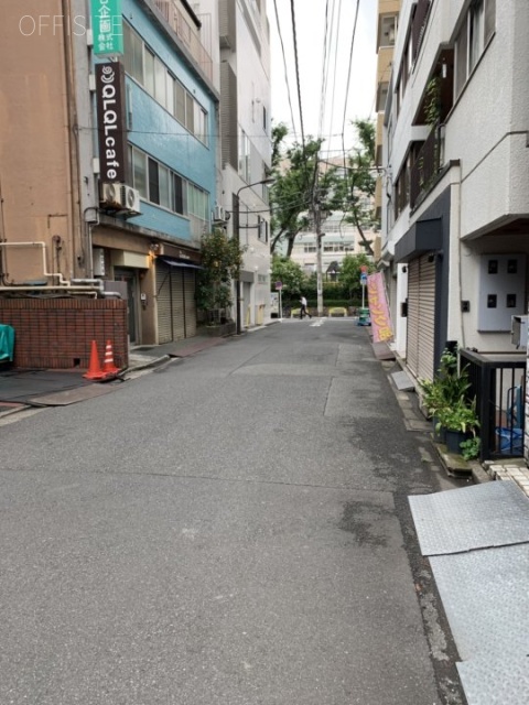 外神田3丁目賃貸戸建 ビル前面道路