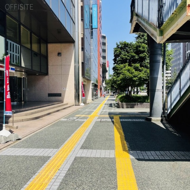 清風ビル 前面歩道