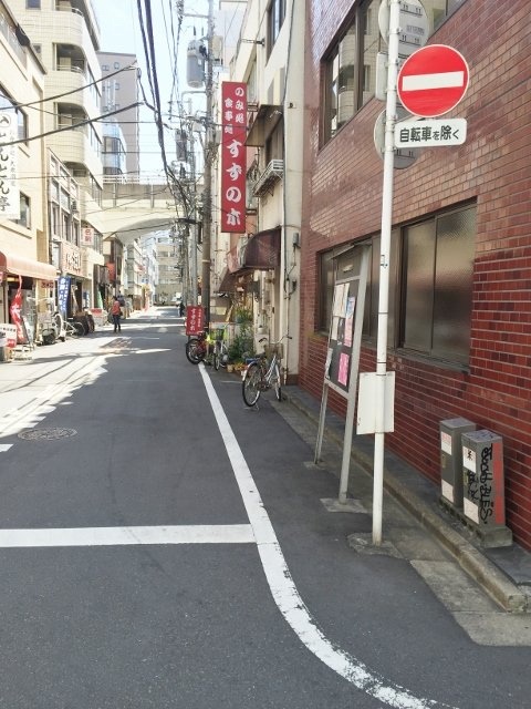 中村ビル ビル前面道路