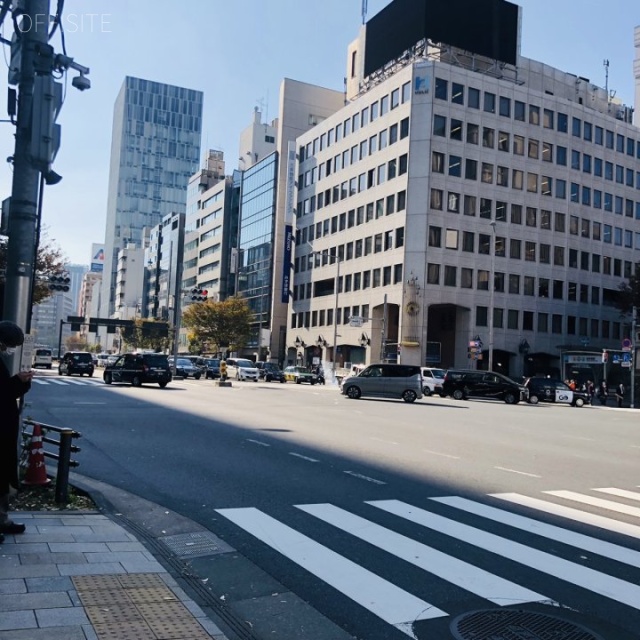 明治安田生命青山パラシオ(青山パラシオタワー) ビル前面道路