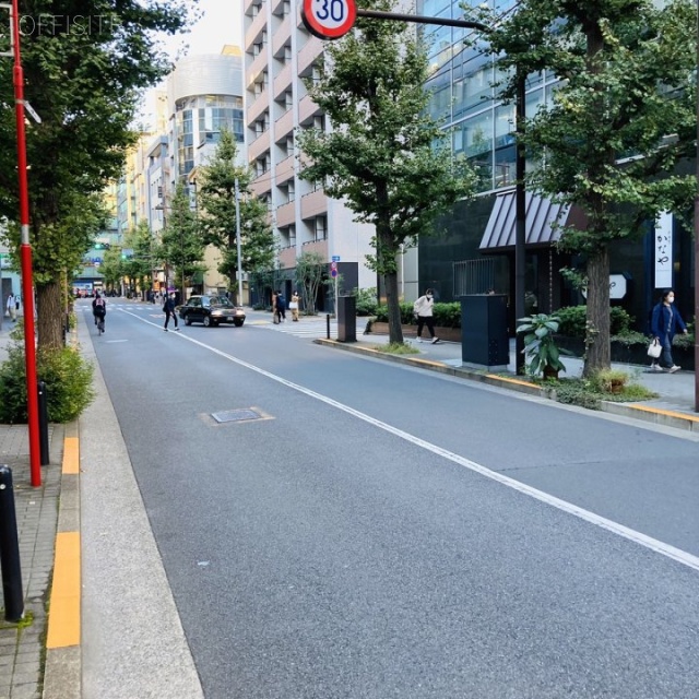 文藝春秋新館 ビル前面道路