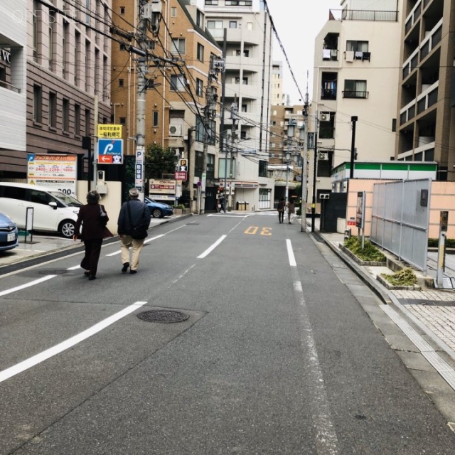 EXOS恵比寿 ビル前面道路