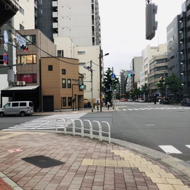 Jサンクス第1ビル 前面は神田平成通り