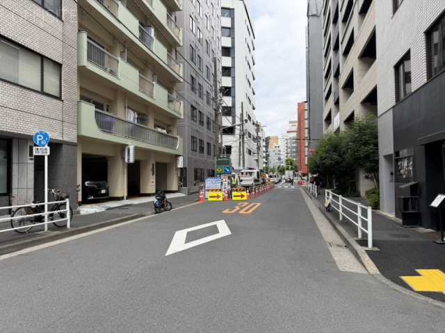 オイスター1-5ビル 前面道路