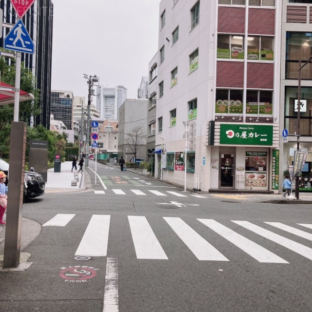 女部田ビル ビル前面道路