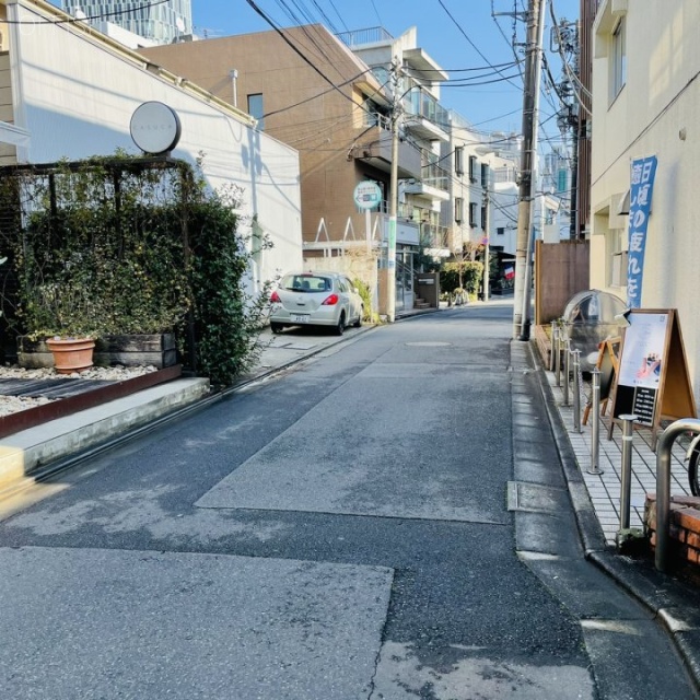 Kガーデン ビル前面道路