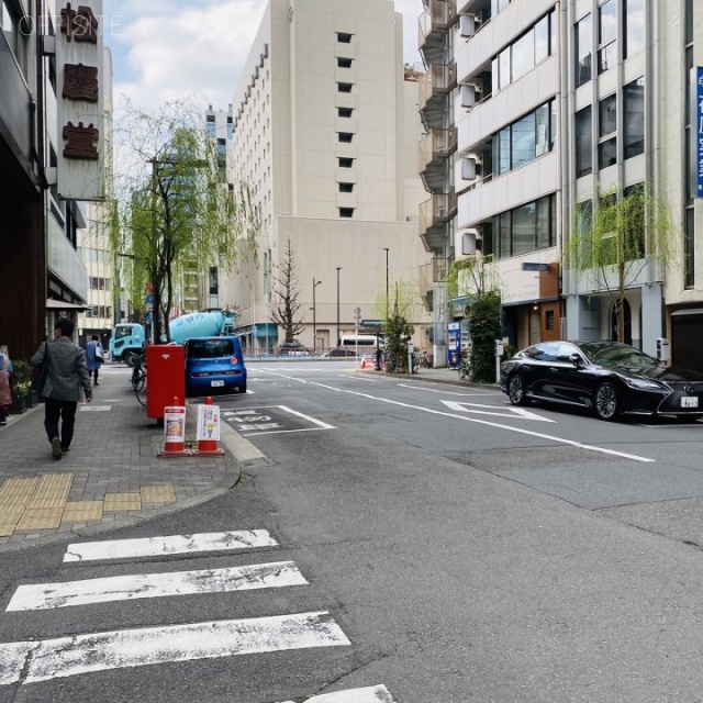 山勝ビル ビル前面道路