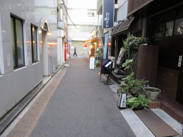 八光ビル ビル前面道路