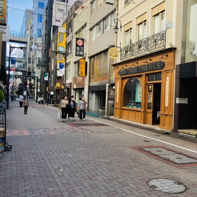銀座フォトグビル ビル前面道路