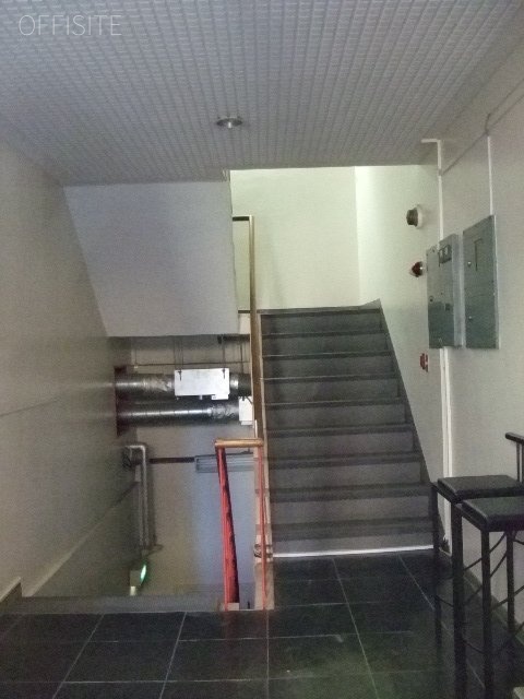 御成門Sビル 階段