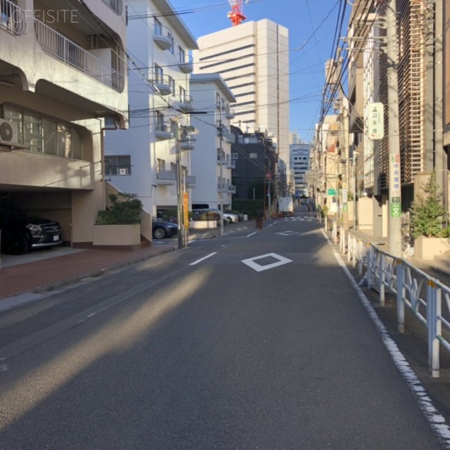 カーサ千駄ヶ谷 ビル前面道路
