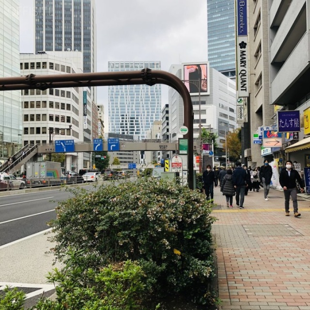 青山TKOビル ビル前面道路