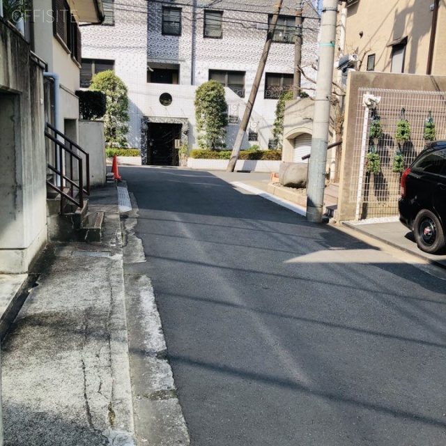 篠田ビル ビル前面道路