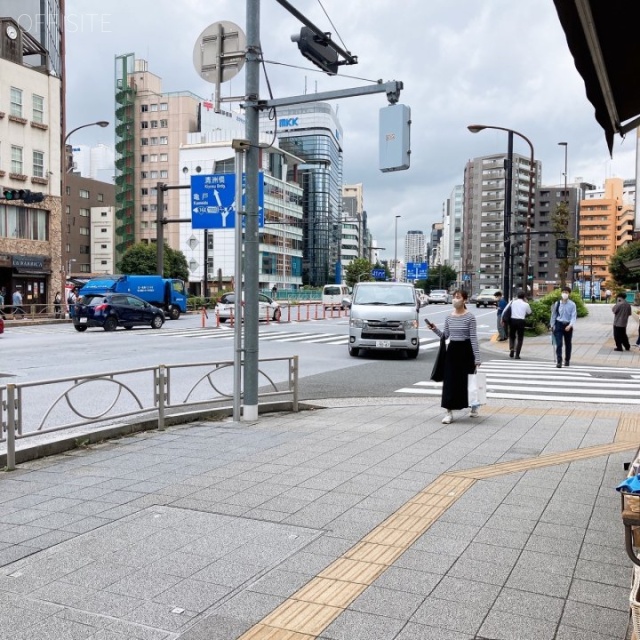 日東ビル　ビル前面道路