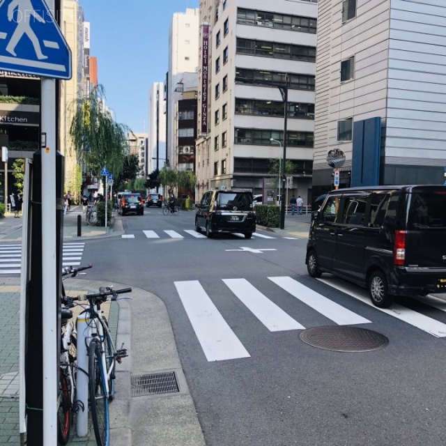 西山興業東銀座ビル ビル前面道路