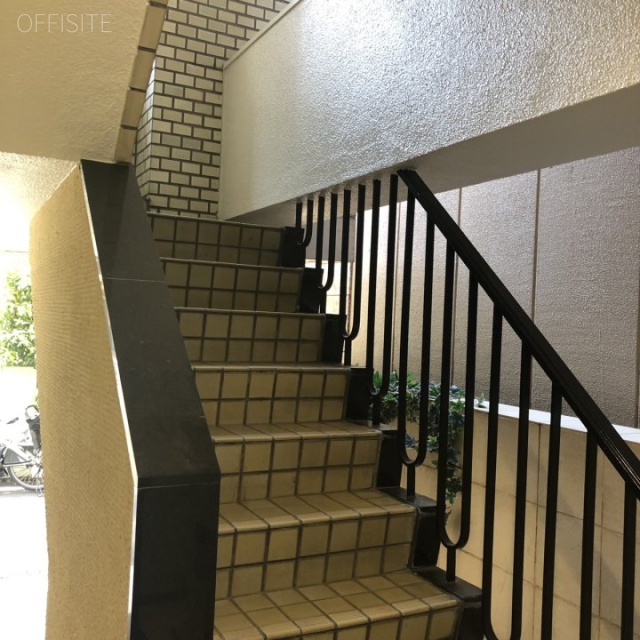 ストーク森山ビル 階段