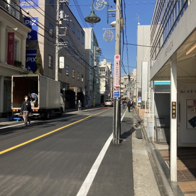 青木ビル ビル前面道路