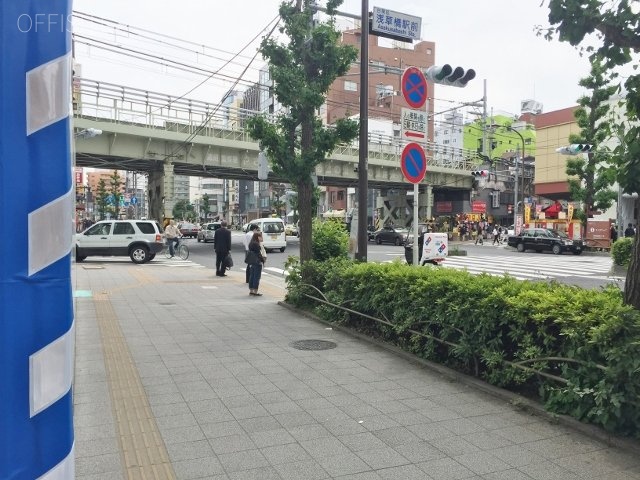 深代ビル ビル前面道路