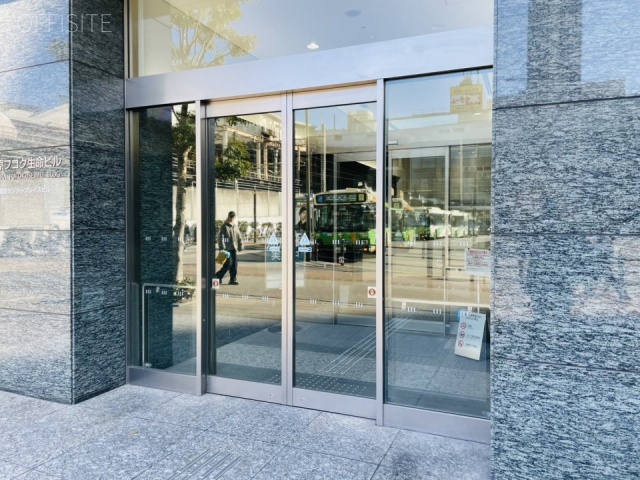 秋葉原フコク生命ビル(旧 秋葉原センタープレイスビル)　オフィスビル出入口