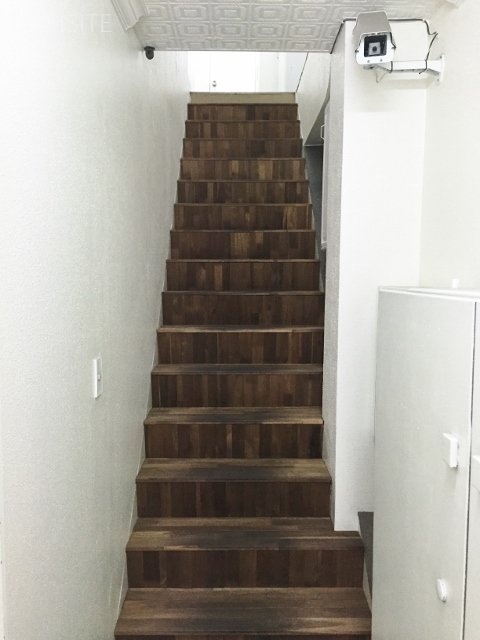 1-8-15ビル 階段
