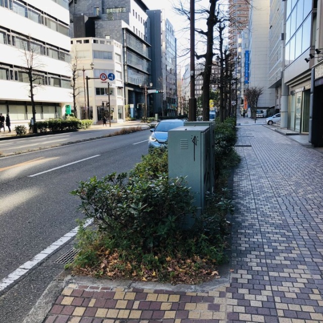 尾上町スカイビル ビル前面道路