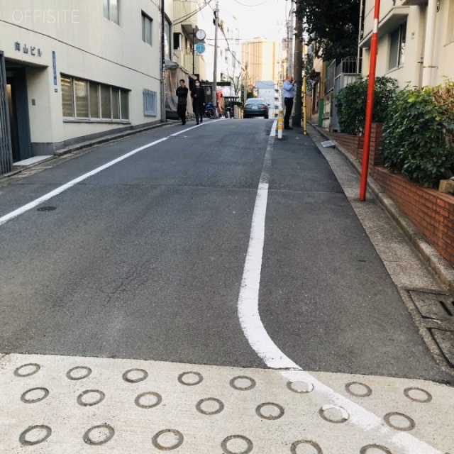 第3向山ビル ビル前面道路