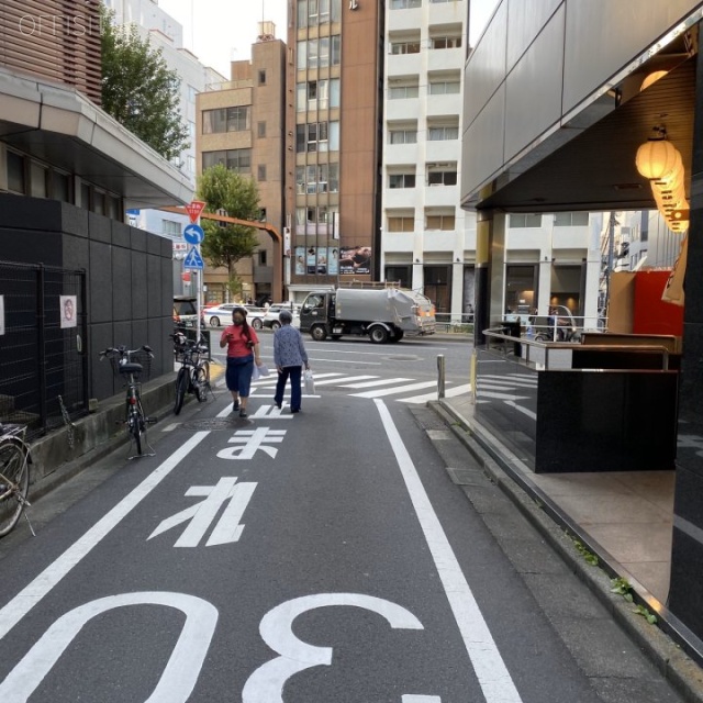 新宿北斗ビル ビル前面道路