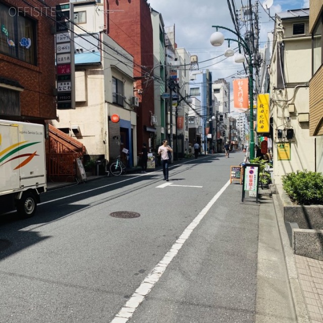 四谷マンション ビル前面道路