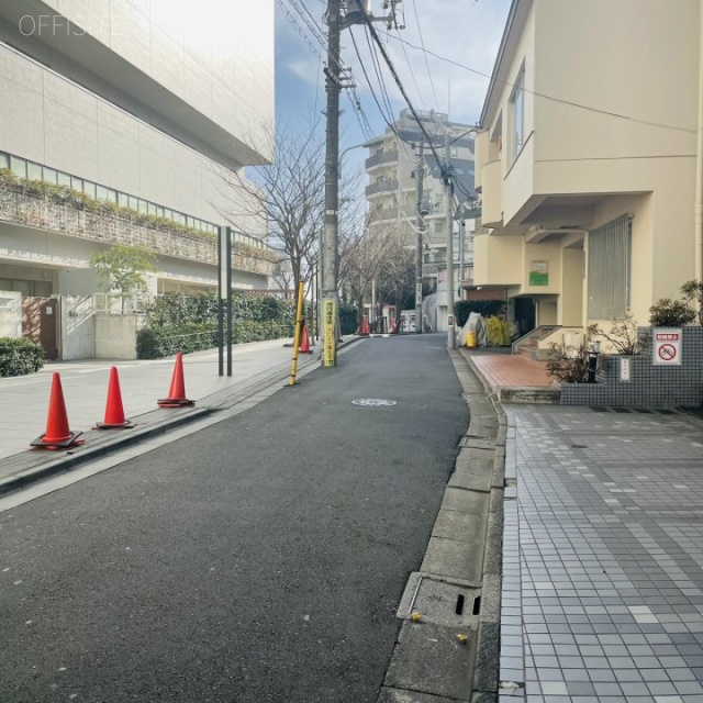 第二シバビル ビル前面道路