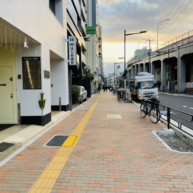 川村ビル ビル前面道路