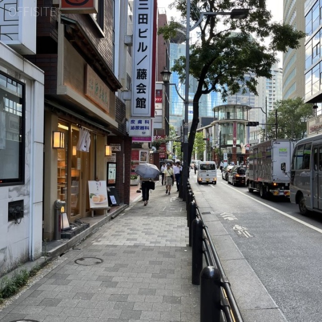 赤坂パロスビル 前面歩道